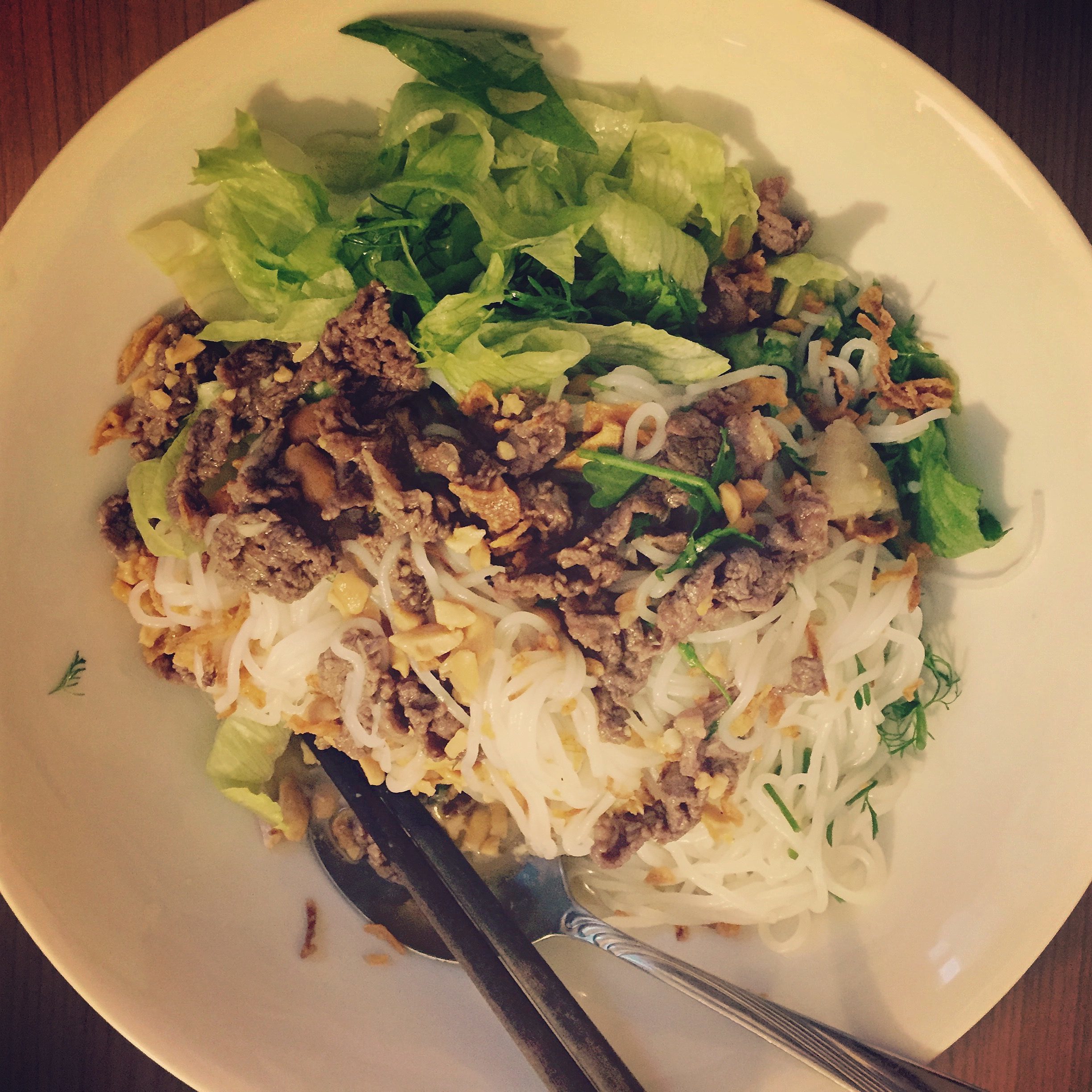 Original Bun Bo Nam Bo Rezept Zartes Rindfleisch Auf Reisnudeln Und Salat Vietnamesisch Kochen De